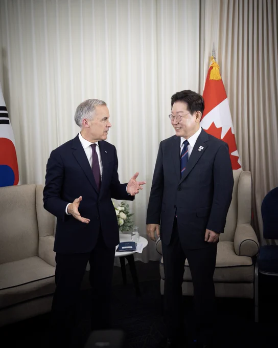 Prime Minister Carney meets with President Lee Jae Myung of the Republic of Korea in Évian-les-Bains, France.