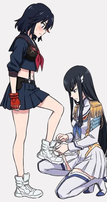 彼女は靴ひもの結び方を知らないの？😳