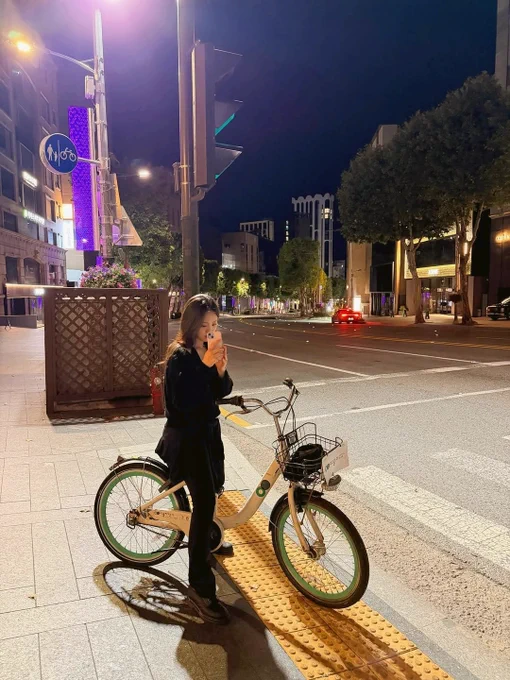 siapa mau sepedahan sama aku keliling seoul ? > ___ <