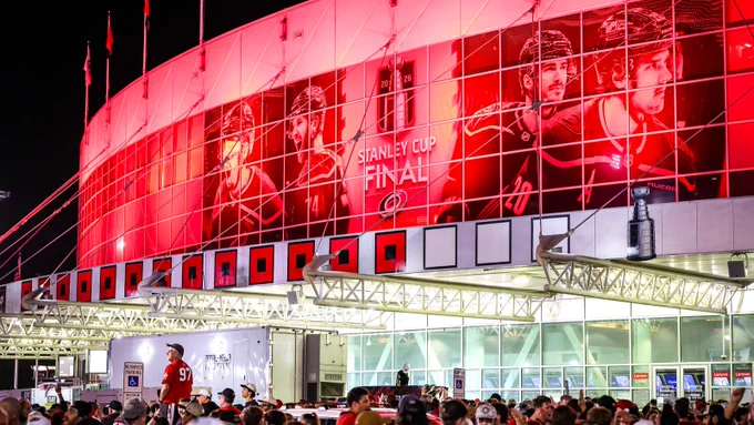 Photo of the thirteenth warning flag outside the Lenovo Center