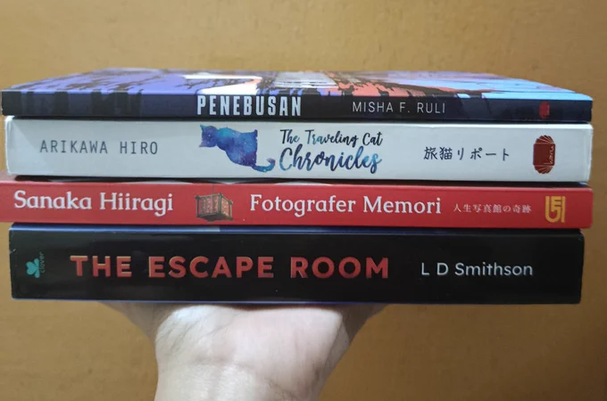 penebusan 38k
the travelling cat chronicles 40k
fotografer memori 50k
the escape room 45k

all new sekali baca kecuali travelling cat sedikit menguning di pinggir.