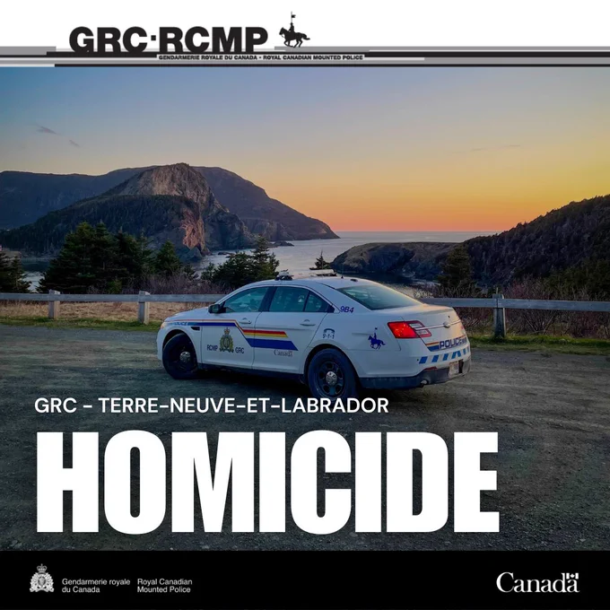 Photo d’une voiture de police sur le bord de la route, près de la mer, avec un coucher de soleil en arrière-plan.
Les mots « HOMICIDE » et « GRC – TERRE-NEUVE-ET-LABRADOR » figurent sur l'image.