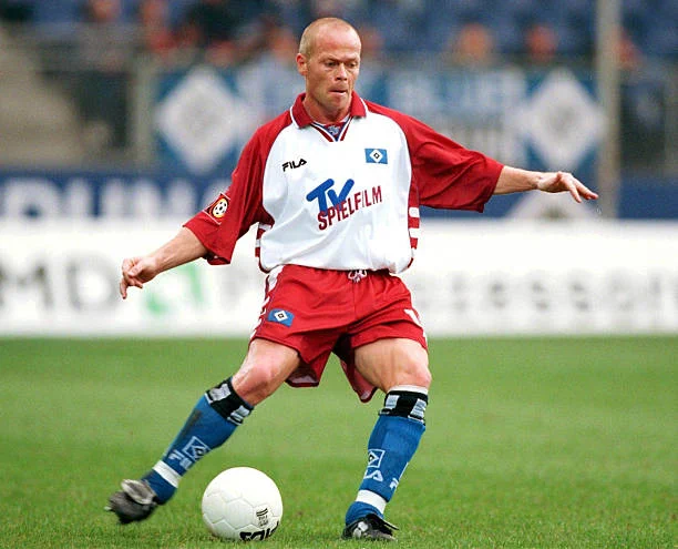 Stig Tøfting spielte in zwei verschiedenen Perioden (1993–1995 und 2000–2002) für den Hamburger SV. Der dänische Mittelfeldspieler absolvierte insgesamt 72 Pflichtspiele für den Verein und erzielte dabei 2 Tore. Wegen seiner kompromisslosen, unnachgiebigen Spielweise im defensiven Mittelfeld erlangte er bei den Fans Kultstatus und trug Spitznamen wie „Der Rasenmäher“ oder „Pitbull“.