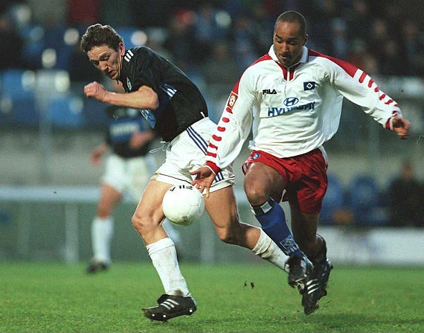 Der schwedische Ex-Nationalstürmer Martin Dahlin spielte in der Saison 1998/99 leihweise beim Hamburger SV

Der schwedische Stürmer (WM-Dritter 1994) trug Ende der 90er Jahre (1998–1999) das Trikot der Rothosen.