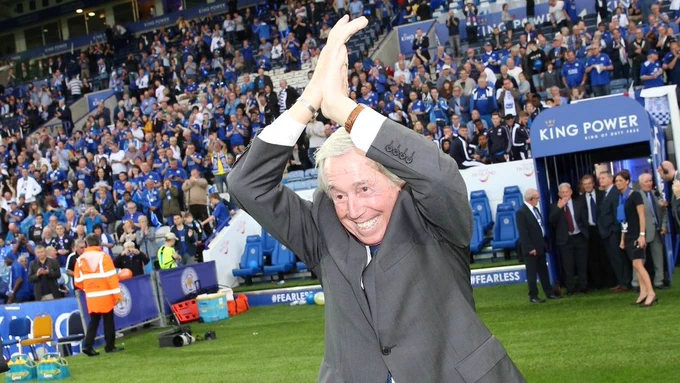 Gordon Banks is presented to the Leicester City fans in 2016.