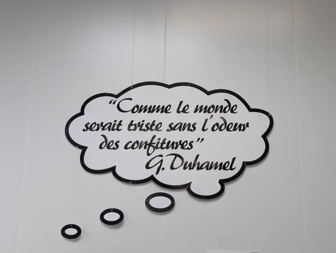 "Comme le monde serait triste sans l'odeur des confitures" - G.Duhamel
Citation au mur
