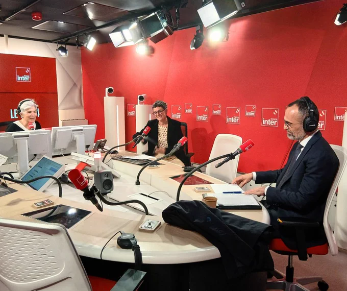 Hier soir, Jean Maïa était l’invité de Fabienne Sintes dans son émission « Le téléphone sonne » sur France Inter. Le président a répondu aux questions des auditeurs sur les missions de la Haute Autorité pour la transparence de la vie publique, son bilan 2025 et les défis de l’intégrité publique en France.