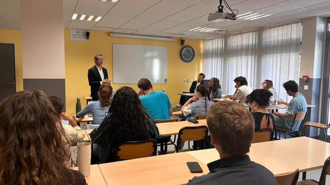 Martin Ajdari, président de l'Arcom, devant les étudiants de l'EJCAM