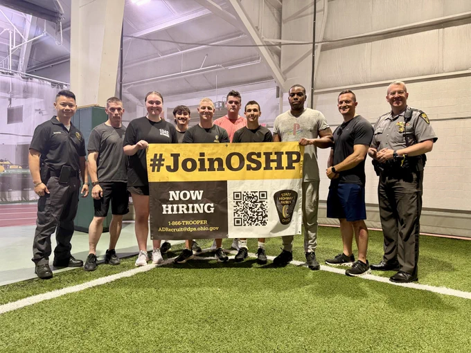 Applicants and troopers holding a #JoinOSHP sign