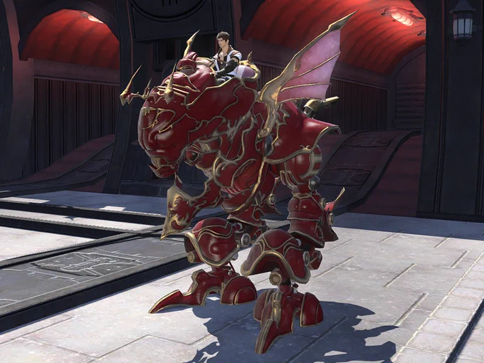 Une capture d'écran de Final Fantasy 14 qui montre un robot à deux jambes rouge et doré, qui est piloté par un homme à son sommet. Derrière on voit deux tunnels éclairés en rouge desquels sortent des rails.