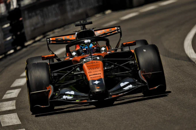 Oscar Piastri driving his McLaren