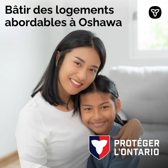 Une maman célibataire avec sa fille. Texte : Bâtir des logements abordables à Oshawa
