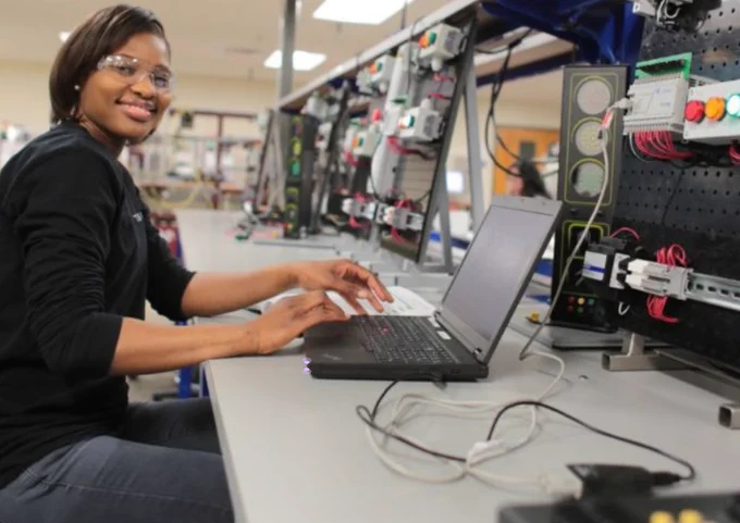 Student working on a computer during a lab exercise at the Improving Access to Career Pathways in Advanced Manufacturing project. 