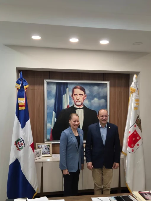 Commisssioner Knight of ESD meeting with a government leader in the Dominican Republic.