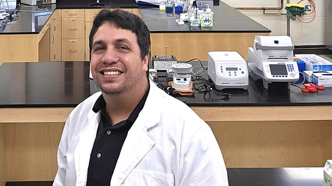 Biology Lecturer Davin Vicente, a UH Hilo alumnus, now teaches in the intermediate cell and molecular biology lab, pictured here. (Courtesy photo)
