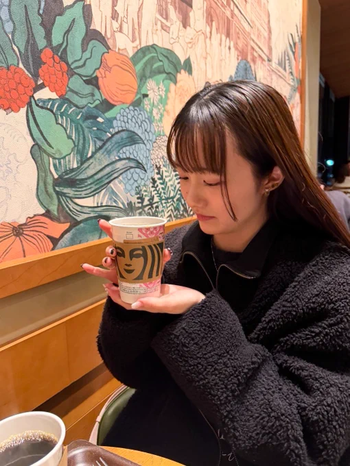 インスタ載せようと思ったけどー、やめたやつ
友達がとってくれた！☕️✩.*˚
ねむい