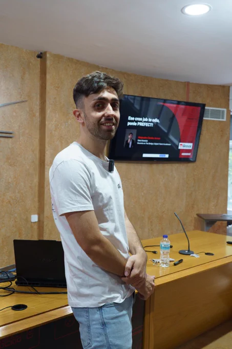 Alejandro Cárabe de @TheBridge_Tech en commit conf