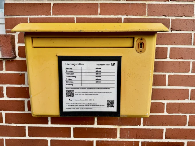 gelber Postkasten