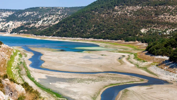 Climate change is draining oxygen from rivers worldwide — and tropical waterways are emerging as the biggest danger zones. Credit: Shutterstock via Science Daily
