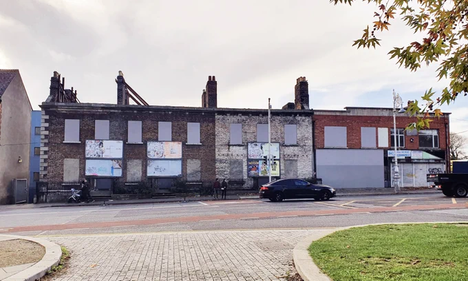 Check out this Córas Iompair Éireann (CIÉ) owned dereliction, rotting since early 90s, as seen on @RTE_PrimeTime
& you wonder why dereliction was normalised before me & @judesherry started #DerelictIreland campaign
This is prime example of state enabled vandalism
Should be homes