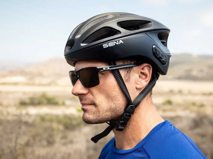 Du suchst den perfekten Velohelm für deine Touren? Upgrade dein Fahrerlebnis mit SENA! 🚴
Der SENA R1 E-Bike Helm mit Kommunikationssystem bietet modernste Technologie für mehr Sicherheit, Komfort und klare Kommunikation mit anderen Fahrern – ganz ohne Umwege.

📞 Ruf Bruno an – er berät dich persönlich und findet den passenden Helm für dich:
041 618 00 67

Online Shoip:
https://shop.e-performance.ch/saas/web/e-performance/k.aspx?WebPortalCmd=6743&SetOrderField=103