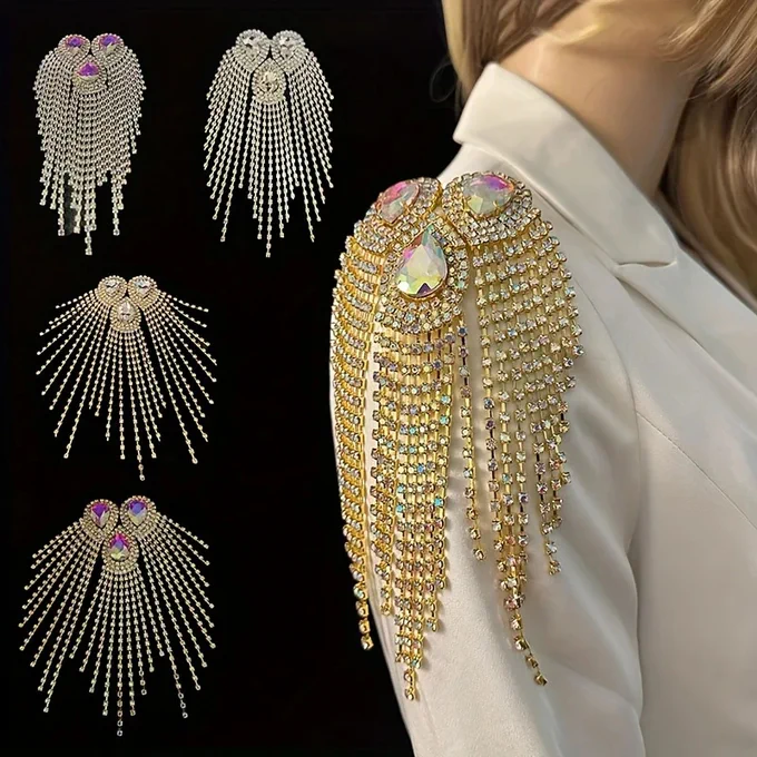 Luxury rhinestone shoulder epaulette brooch with sparkling crystal tassel chains attached to a white blazer. Elegant statement accessory for men and women, ideal for jackets, stage outfits, weddings, parties, and high-fashion styling. ✨💎🎖️