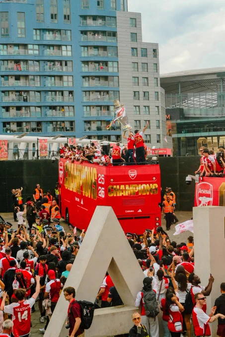The Arsenal bus takes off during the trophy parade
