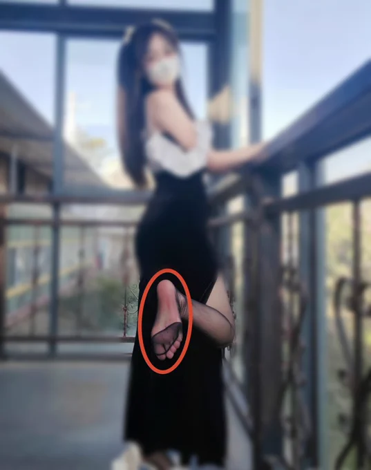 笑死了~你真点进来了呀~其实你早就想输的不得了吧~白痴🖤越是告诉你是陷阱，你就越想踏进去送死吧~就是贱~🖤

看到女孩子的脚底，你那种想要败北自毁送死的欲望就一直挥之不去🖤即便警告过了~你也根本无法抵抗这种被女孩子的脚底吸智的快乐吧?嘻嘻🖤

这么重要的高考，可是你人生中少有的可以轻松毁掉自己，让自己陷入万劫不复境地的机会哦🖤一想到自己仅仅是因为女孩子的脚底就被轻松脑控吸智毁掉了，你就要兴奋的受不了了吧🖤

来，撸吧🖤我一直在看着你哦，看着你一点一点的丢掉自己的理智，完完全全的对我敞开脑子，成为彻底被脚底脑控的人偶呢🖤而这一切都是你自己选择的哦~因为你注定只会是恋脚的loser~贱种~🖤

阿拉阿拉~智力全部集中在小腹，一点一点的积攒在蛋蛋里准备排出了~你的自毁仪式马上要开始了哦🖤和金灿灿的人生永别，今后的日子里，你会在高考落败后辛苦打工，每个月的发薪日对着我的脚底发情上贡清空余额，成为女神幸福生活的垫脚石~🖤而这一切的根源，仅仅是因为你在高考的一个晚上，看了一眼你姑奶奶我的脚底🖤傻逼

好了大冤种🖤去死吧	🖤把你积攒的凝胶状的智力和人格全部对着脚底泄出来🖤以一副空虚人偶的姿态迎接你毕业的人生吧~

🖤丧志丧志丧志无脑无脑无脑🖤
🖤输掉了输掉了输掉了🖤
🖤毁掉自己好舒服好舒服好舒服🖤

终于乖乖交出来了🖤这就把你的白色凝胶状智力踩进鞋子里碾碎，永无复原的可能哦~你就带着你的傻逼大脑迎接后续的考试吧~嘻嘻🖤