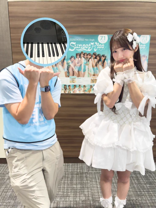 前半戦、ステージ衣装
朝イチはストレートヘアで可愛かったです🫶

MV初解禁にも立ち合えて、なんだか“あの頃”を思い出してエモかった🏄
そして朝イチからいっぱい話せて楽しかった〜
……ナツカレにとどまらずSTARS!!!の内容まで覚えてんのは流石にもう自分だけなんだなと少し寂しくもなったりもしつつ(？)
自分もなんやかんや4章に育てられたので、そういう時代背景を共有しつつ今を生きられるのはありがたいことです。


その後のTikTok会はハーフアップになっててそれも可愛かった🎀

そういえばそろそろ1回くらいアー写と同じ、ハーフアップで「ツーショット」を撮りたさはある🙂‍↕️
(このリリース期間で1回もハーフアップで「ツーショット」は無い、初日にチョコ会はあったけど……🙃)