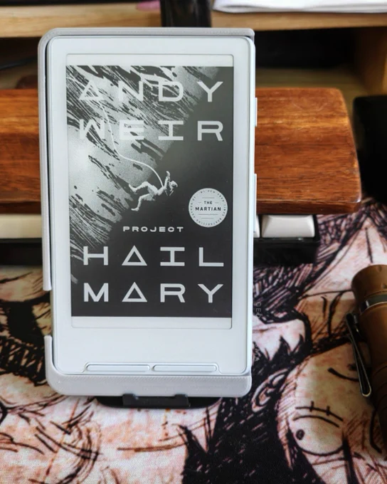 A small ereader showing the cover of Project Hail Mary book.