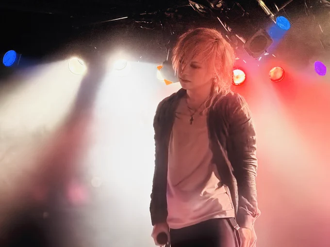 ライブ中の鬼龍院翔