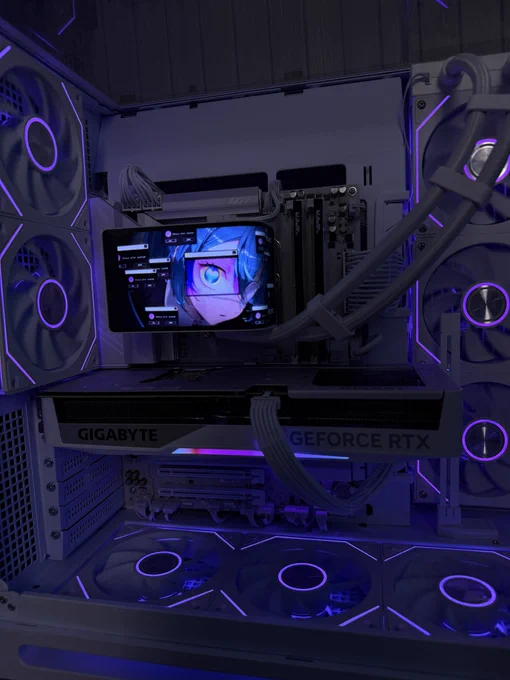 Ryzen 7 9850X3D
Gigabyte RTX 5070 TI 16GB Eagle 
Gigabyte B850 Aorus Elite 
Viper DDR5 32GB 6000mhz cl30
Lexar 2TB NM790 7400MB/s
Thermalright Wonder Vision 
Corsair RM850E 
Majesty Falcon X