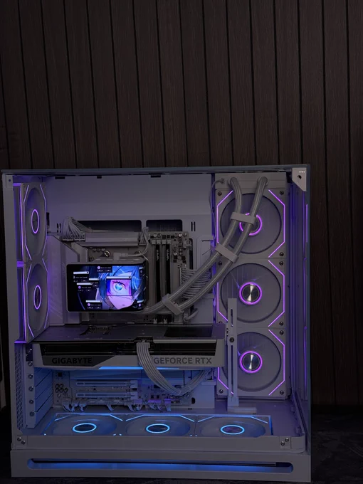 Ryzen 7 9850X3D
Gigabyte RTX 5070 TI 16GB Eagle 
Gigabyte B850 Aorus Elite 
Viper DDR5 32GB 6000mhz cl30
Lexar 2TB NM790 7400MB/s
Thermalright Wonder Vision 
Corsair RM850E 
Majesty Falcon X
