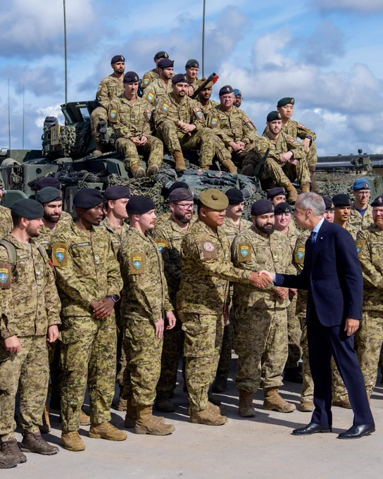 Prime Minister Carney meets with members of the Canadian Armed Forces.