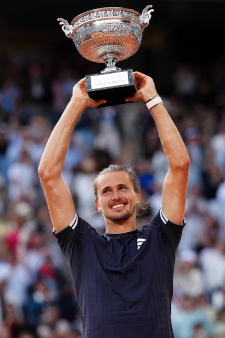 Alexander Zverev lifts the trophy at Roland Garros