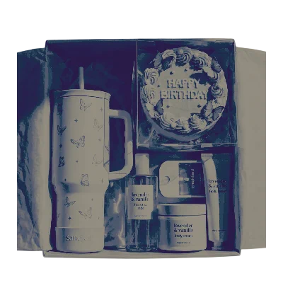 "A moça da loja ficou dizendo que isso era para garotas... Eu ignorei, achei a garrafa uma gracinha e os produtos parecem ser bem úteis também, sem falar que teve espaço certinho para o projetinho de bolo! É de limão, espero que você goste."