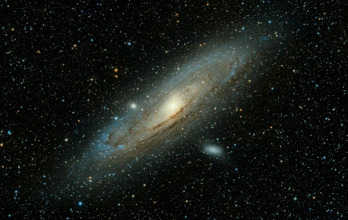 AI scanned 35 years of Hubble images and found 800  unknown objects