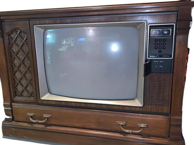 Vintage RCA Color TV 