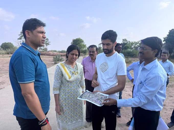 Bridge review by AMC commissioner Shri Banchhanidhi Pani.