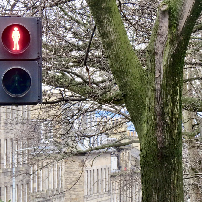 Pedestrian stop sign seemingly restricts access to a New Town garden.