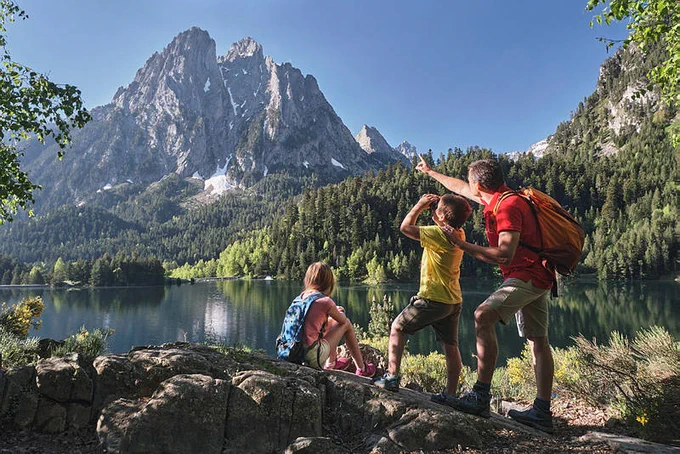 Descobreix la riquesa ornitològica que uneix el Pirineu de Lleida 🌲 i les Terres de l’Ebre.