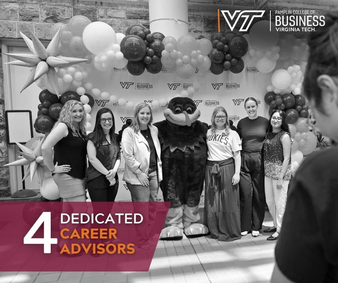 4 dedicated career advisors