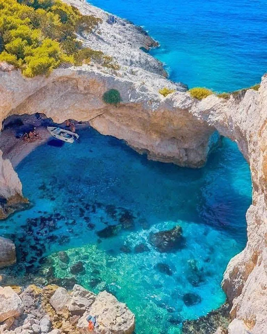 Loutraki, Greece 🇬🇷 
📸 @giannistsou.1 (IG)