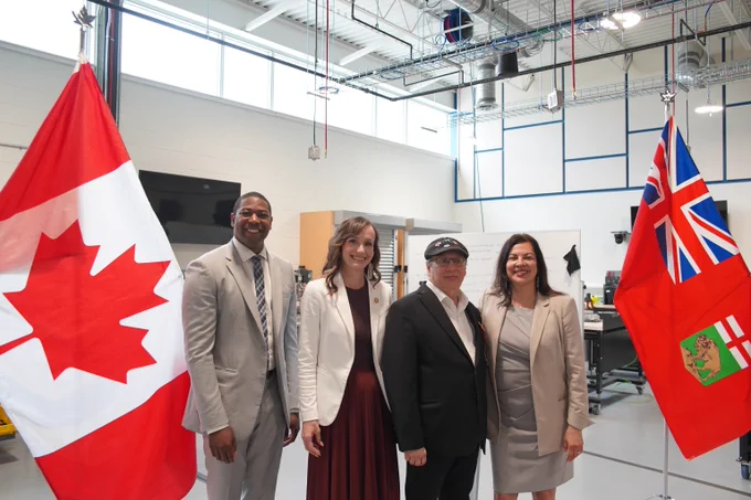 Group photo of Minister Chartrand with event participants. 