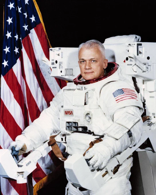 Official portrait of Bruce McCandless II