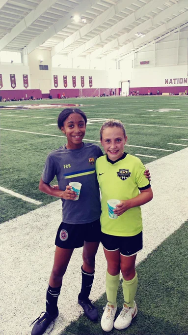 Childhood photo of Lauryn Thompson & Sydney Schmidt 