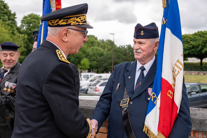 Salutations des porte-drapeaux