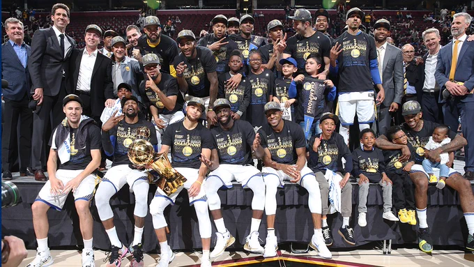 Golden State Warriors 2018 champions team photo 