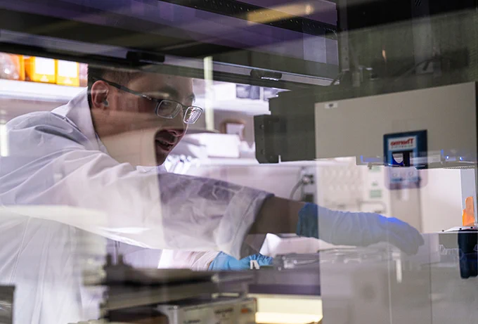 A researcher interacts with equipment at the CPRIT-funded Rice’s Genetic Design and Engineering Center.