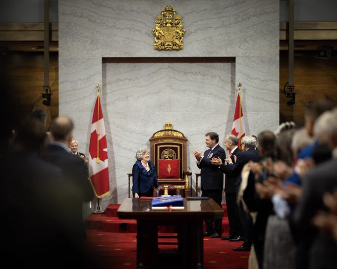 Le premier ministre Carney assiste à la cérémonie d’installation de Son Excellence la très honorable Louise Arbour, 31e gouverneure générale du Canada, dans la Chambre du Sénat à Ottawa, en Ontario.